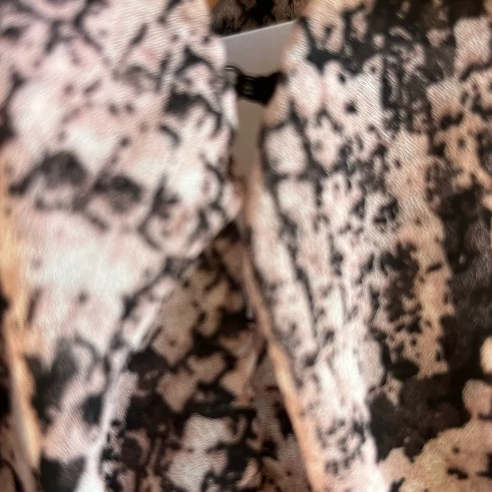 MISA Los Angeles Top Kesara Blouse in Snake Pink & Black Peplum Sz XS NWT - Image 9