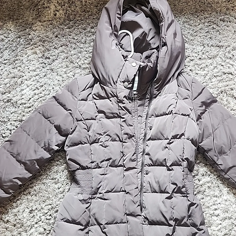 Cole Haan Women's Taffeta Down Coat with Bib Front and Dramatic Hood Size XS - Image 5