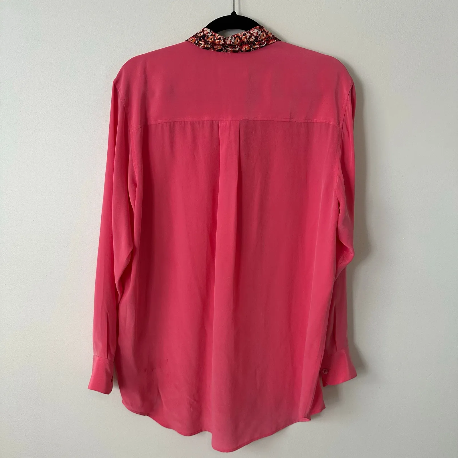 Equipment hot pink silk long sleeve button down top size M - Image 13