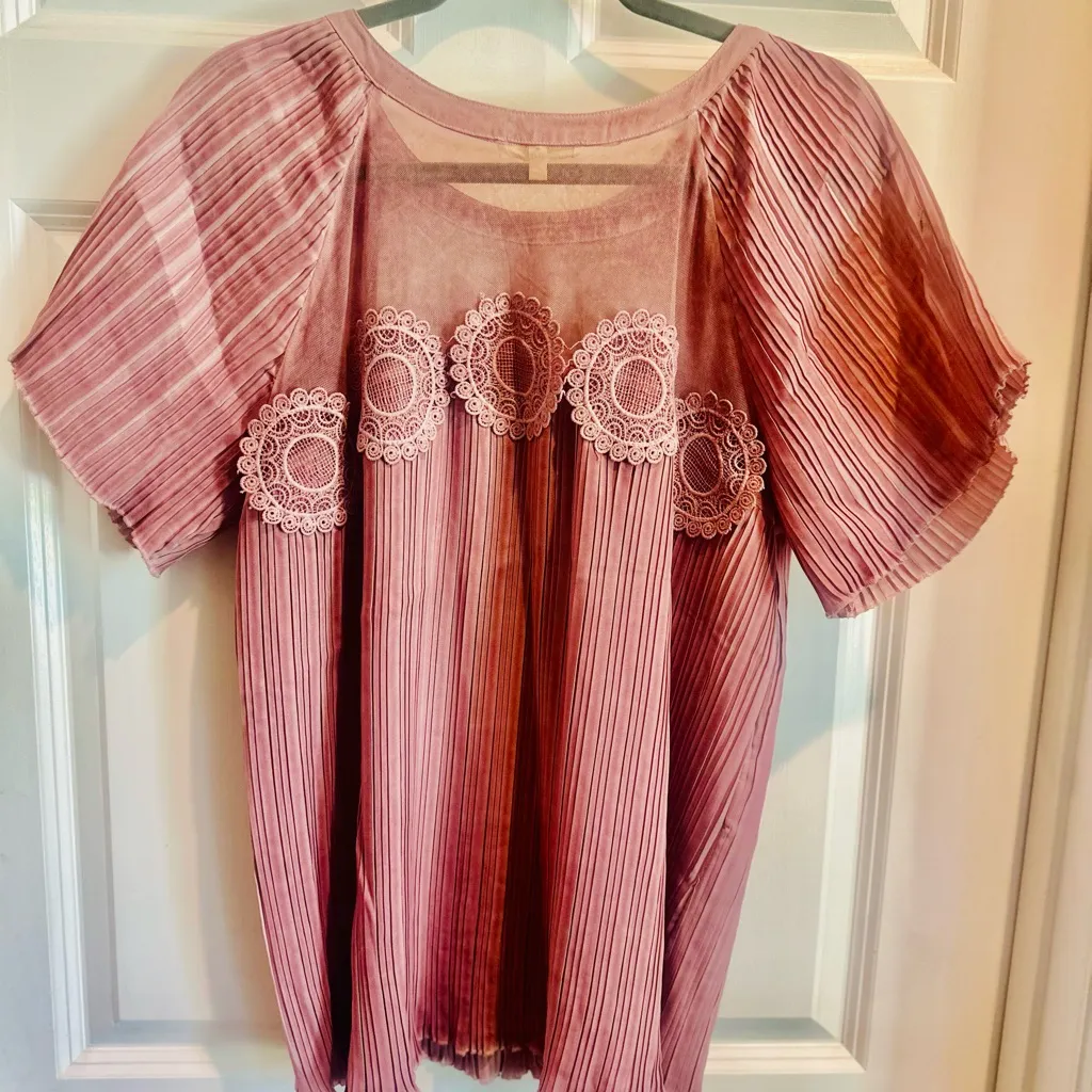 Easel Mauve Pleated Blouse with Lace Accents - Image 2