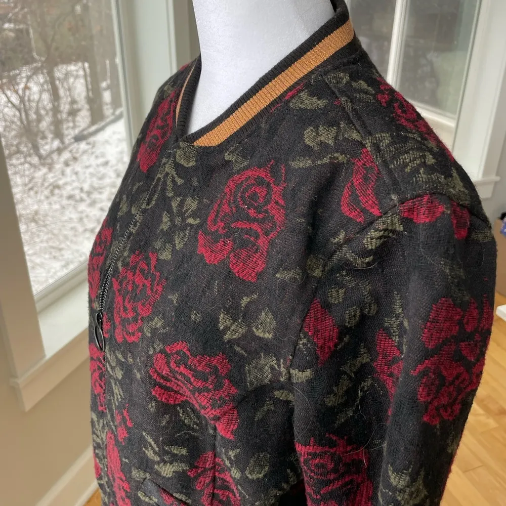 Sanctuary Wool Jacquard Black Rose Print Cropped Bomber Jacket Size Small - Image 6