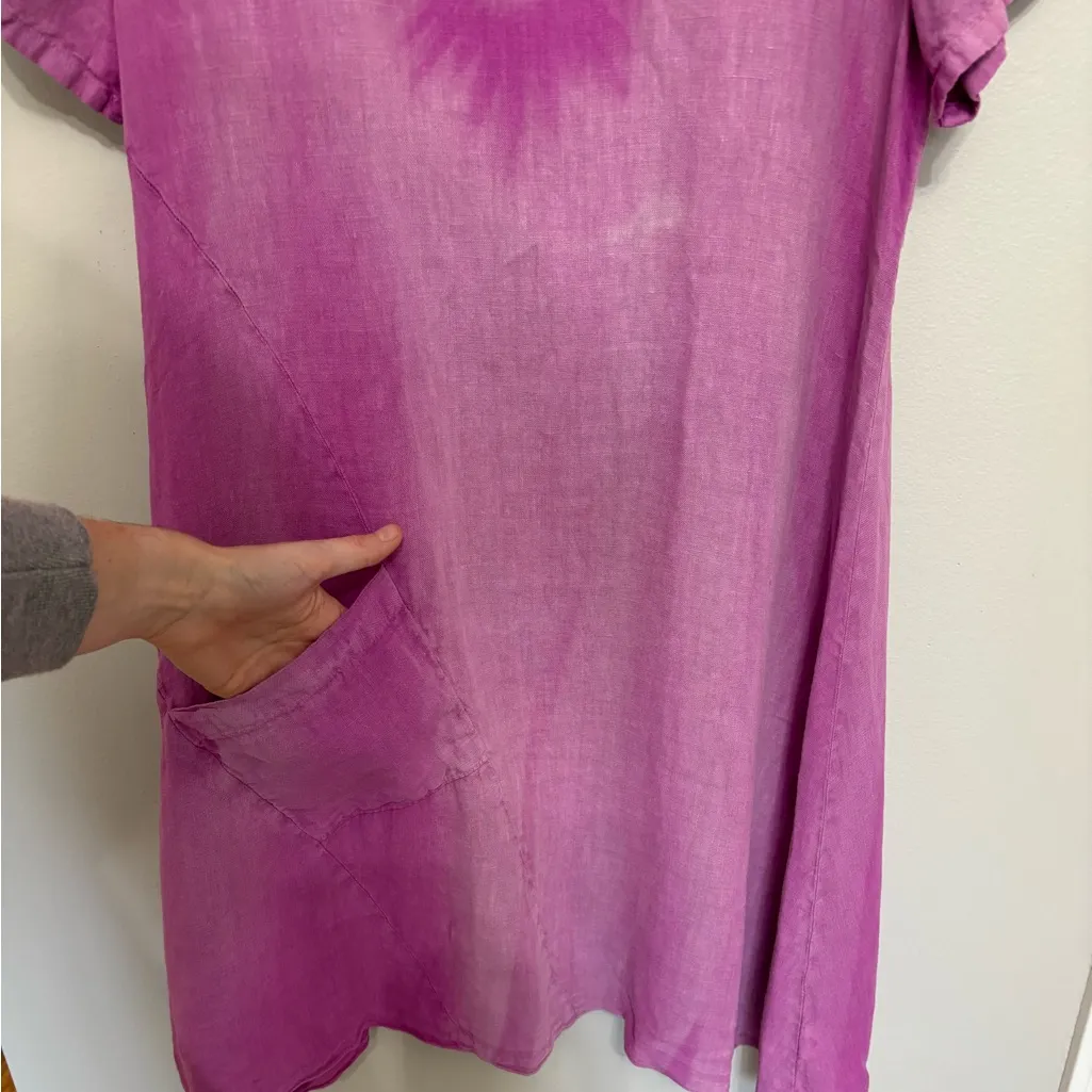 NWT Fenini Short Sleeve 100% Linen Rolled Neck Dress in Berry Tie Dye - Image 5