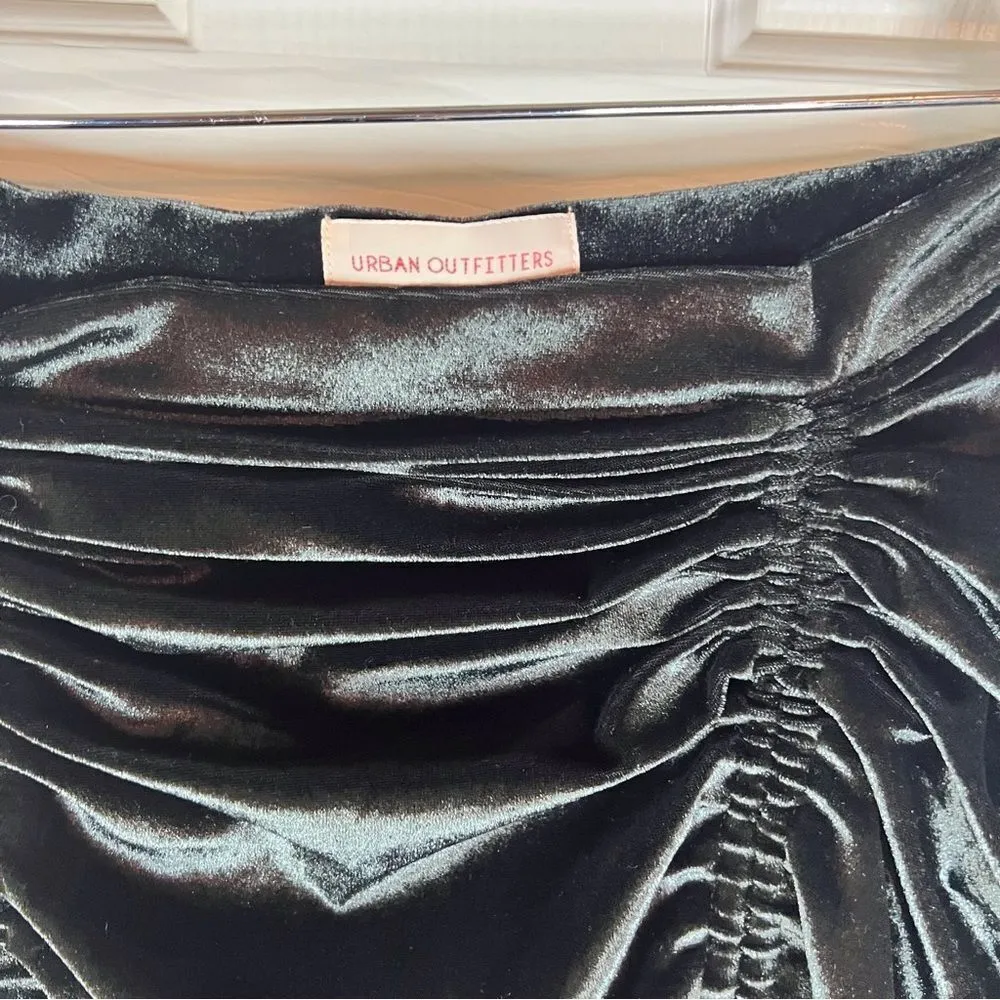 Urban Outfitters‎ Ruched Velour Like Shiny Mini Skirt Size Medium Hipster Witchy - Image 4