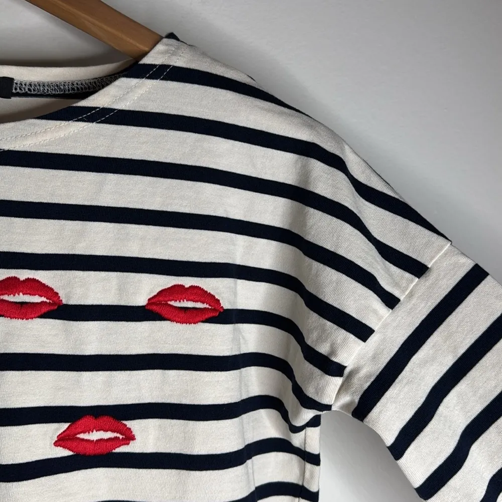 J. Crew Ivory Black Striped Long Sleeve embroidered Red Lips Design size XS - Image 4