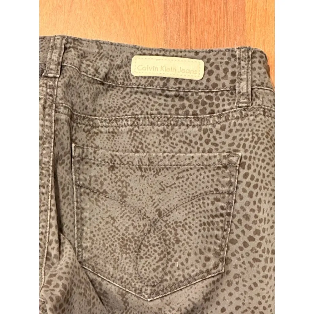 NEW Calvin Klein Jeans women's size 4 (27") Blk/Gray Snake legging Jeans R: $80 - Image 7