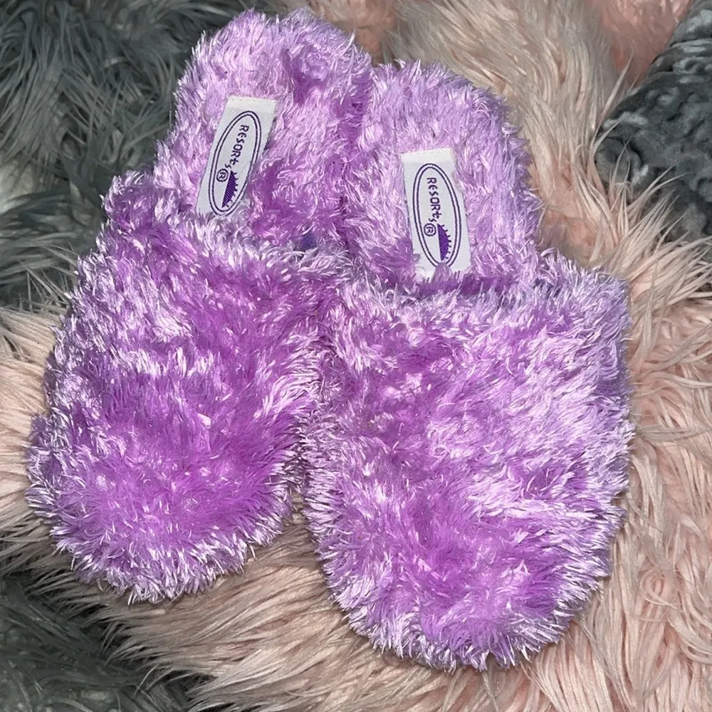 Resorts Purple Fluffy Slippers Womens 5/6 House Shoes Comfy Slip On - Image 10