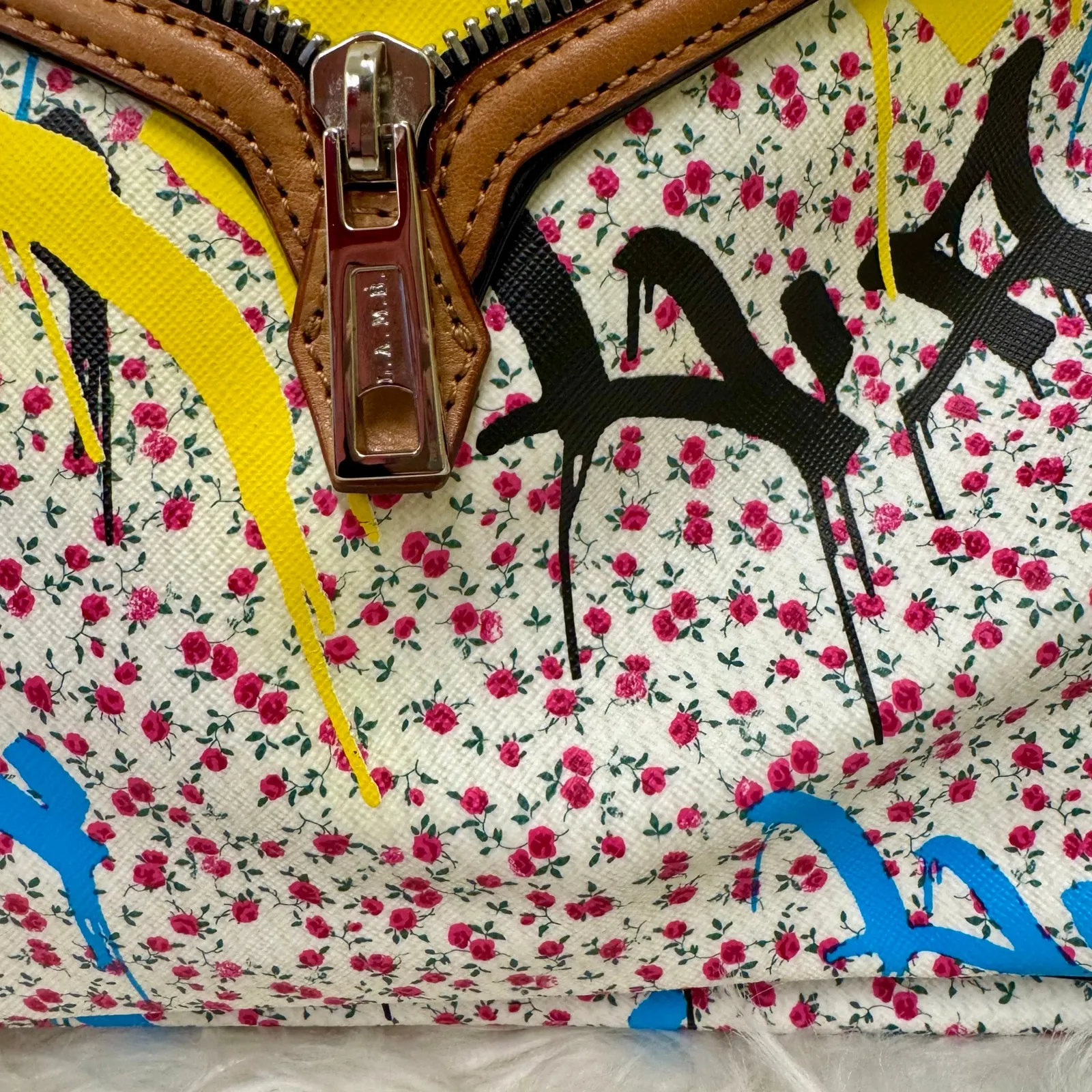 L.A.M.B. Gwen Stefani Y2K VTG Ditzy Floral Graffiti Hobo Grandvale Handbag - Image 3
