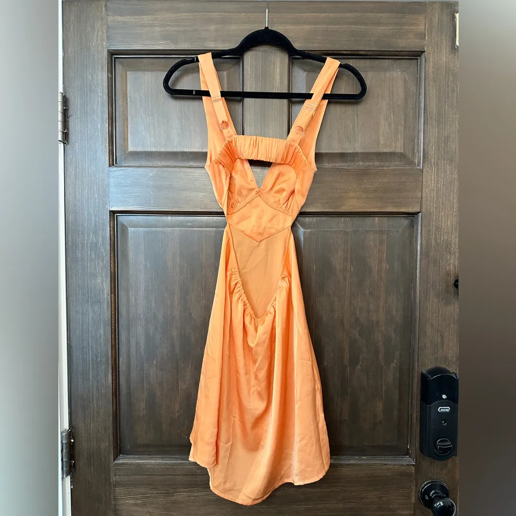 Beginning Boutique Vargas Orange Satin Side Cutout Orange Party Dress Size 4 NWT - Image 4