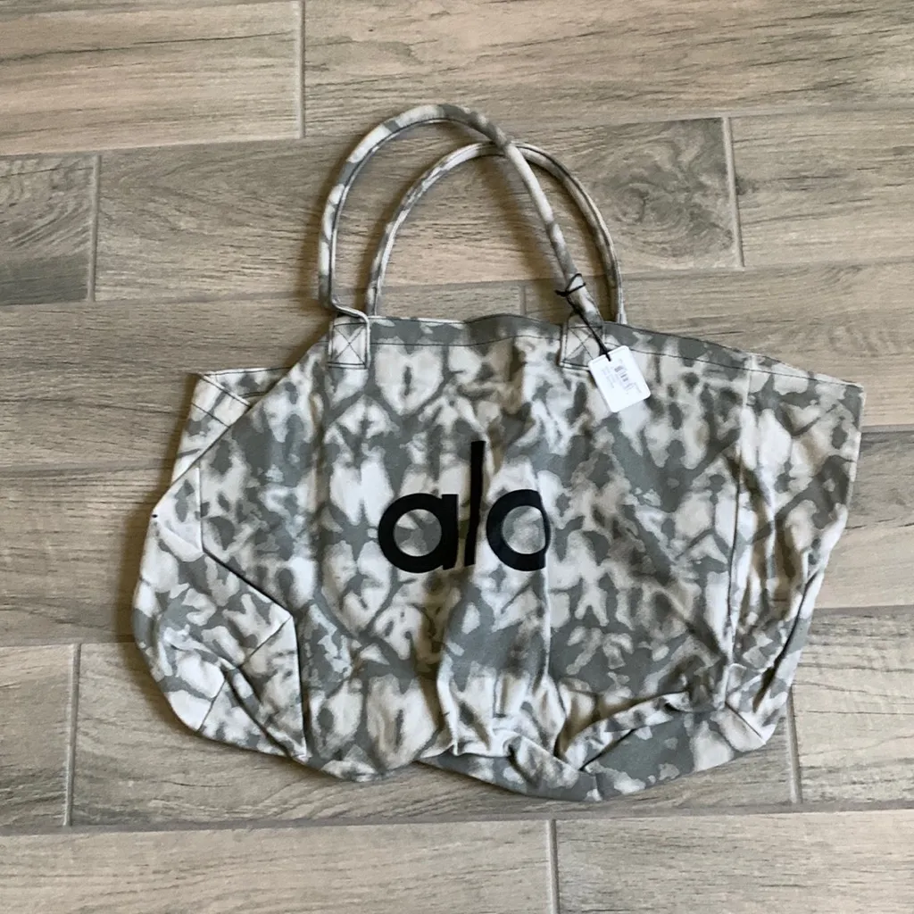 Alo tie dye tote - Image 4