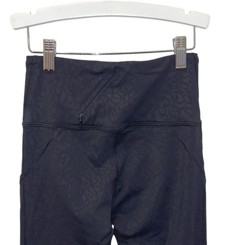 Lululemon Womens Flat Front Zip Workout Cropped Leggings Croc Print Black Size 2 - Image 3