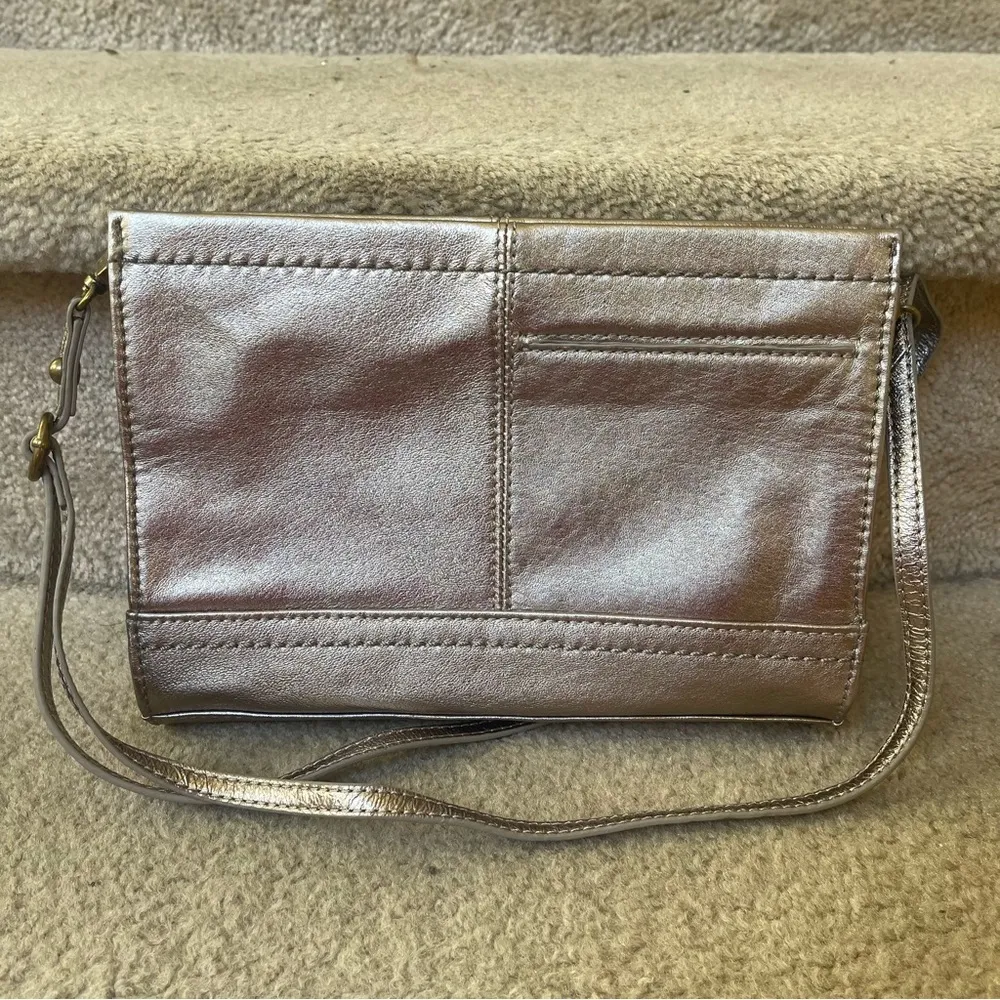 The Sak Iris crossbody shoulder bag, leather metallic golden color - Image 5