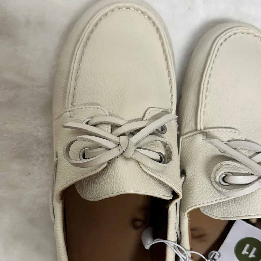 Universal Threads Universal Thread Women's Cream Loafers - Image 4