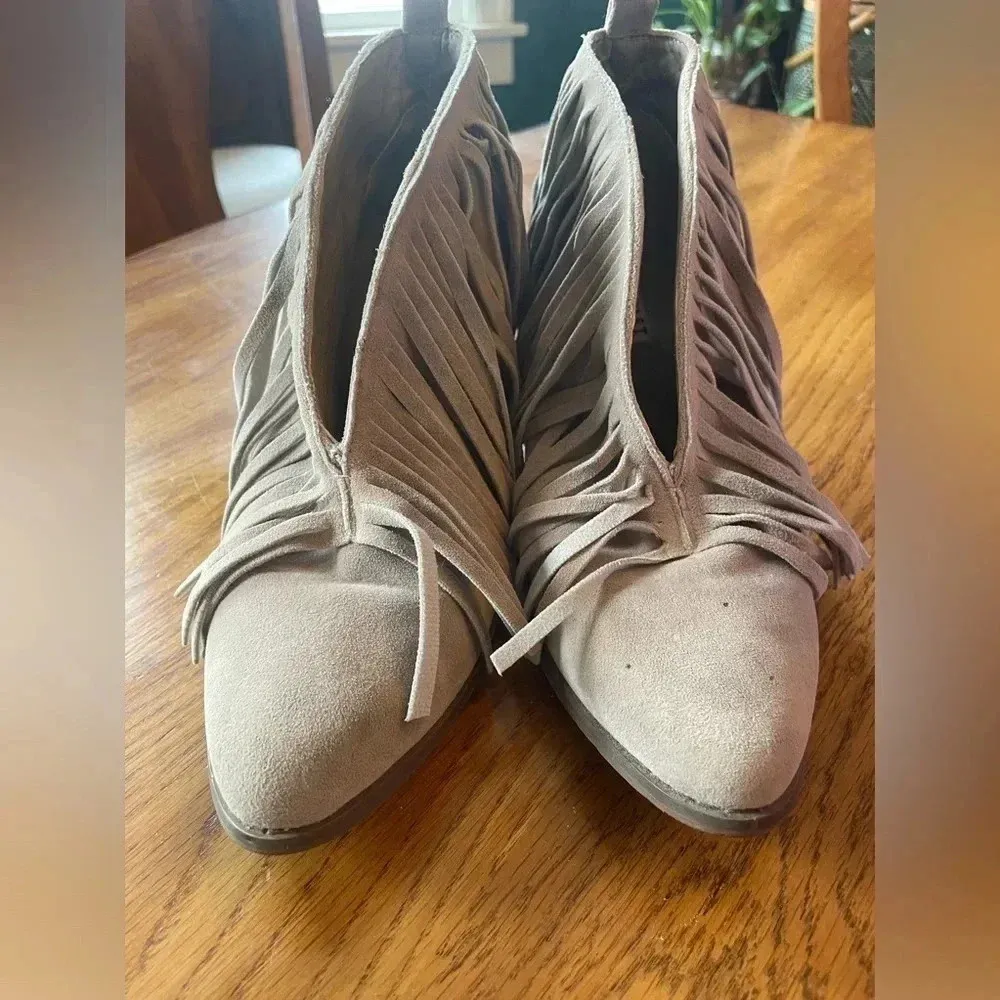 Beast Fringe leather heeled‎ booties Size 8.5 GUC! Bin D Tan - Image 2