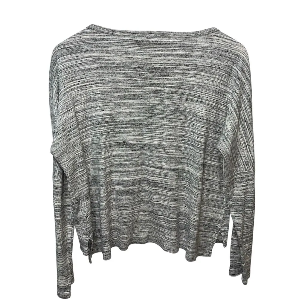 Athleta Women's Long Sleeve Gray T-Shirt Size Small Front Pocket Cozy Athleisure - Image 2