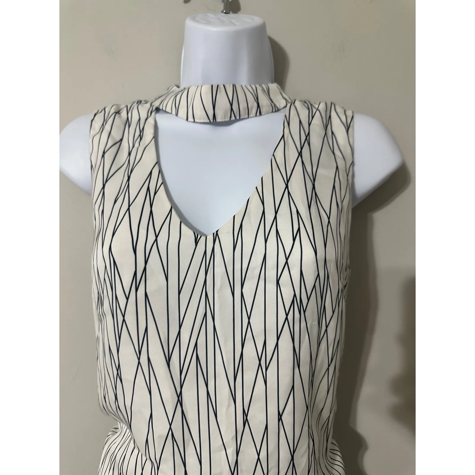 Waverly Grey Womens XS Sleeveless Choker Neck V Neck Geometric‎ Print Top White - Image 3