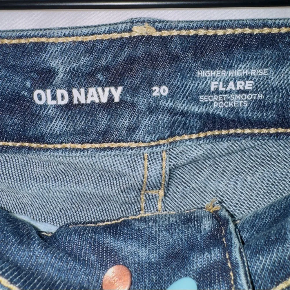 Women's Old Navy Dark Wash Denim Higher High Rise Cropped Flare Jean size 20 - Image 4