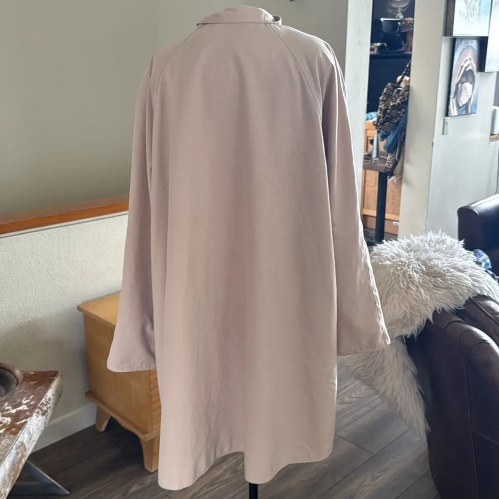 Four seasons London Stylish Beige Button - Image 4