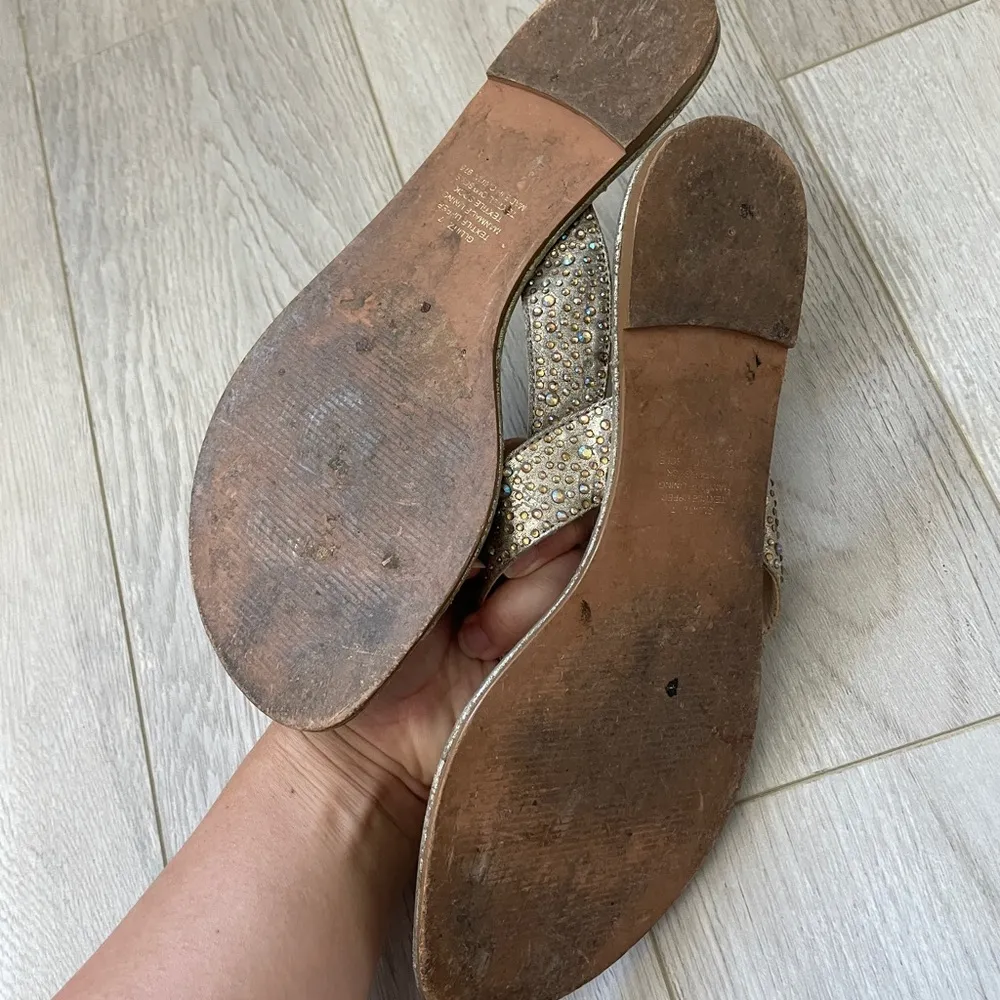 Betsey Johnson Rhinestone Sparkly Flip Flop Sandals Gold (Size 7) y2k 90s - Image 5