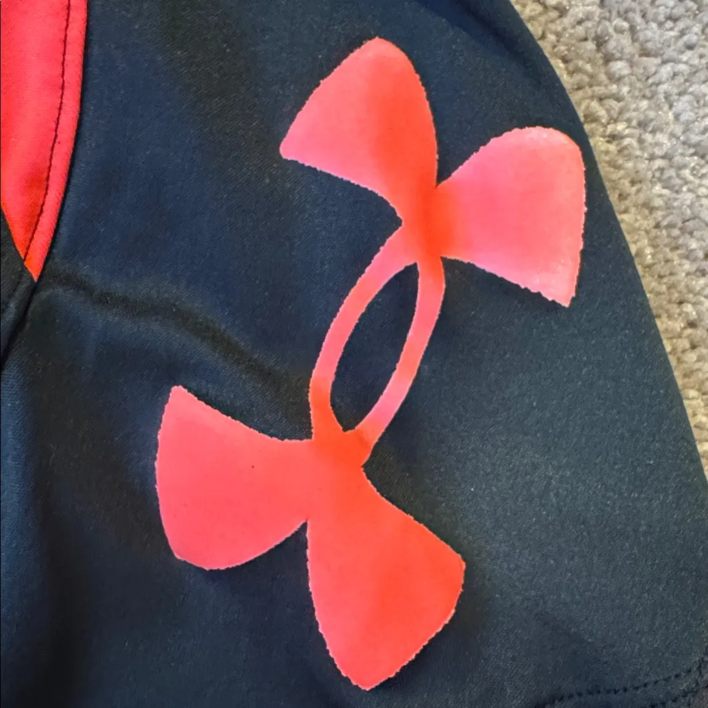 Under Armour Heat Gear Loose Fit Shorts SIZE S - Image 3