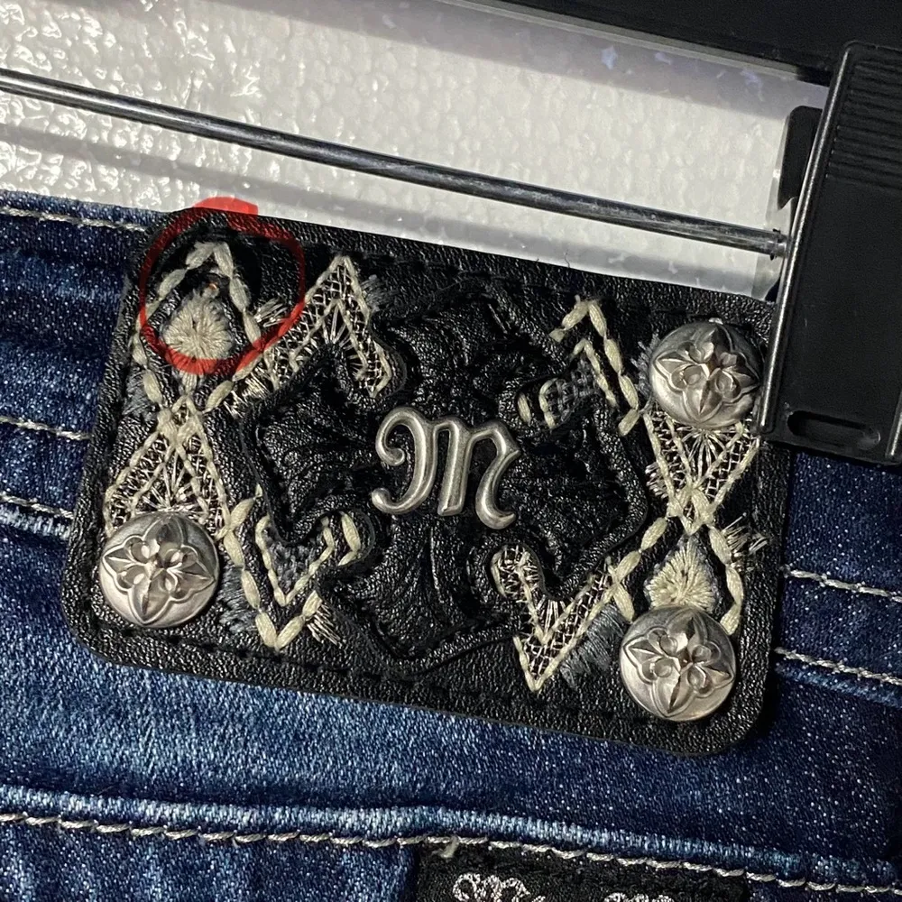 Miss Me Jeans Women 28W  Mid Rise Crop Distressed Jeweled Back Pocket ME8316VC - Image 13