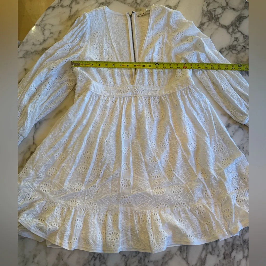 EUC Alice + Olivia Marita Mini Dress in Off White 14 Embroidered floral eyelet - Image 6