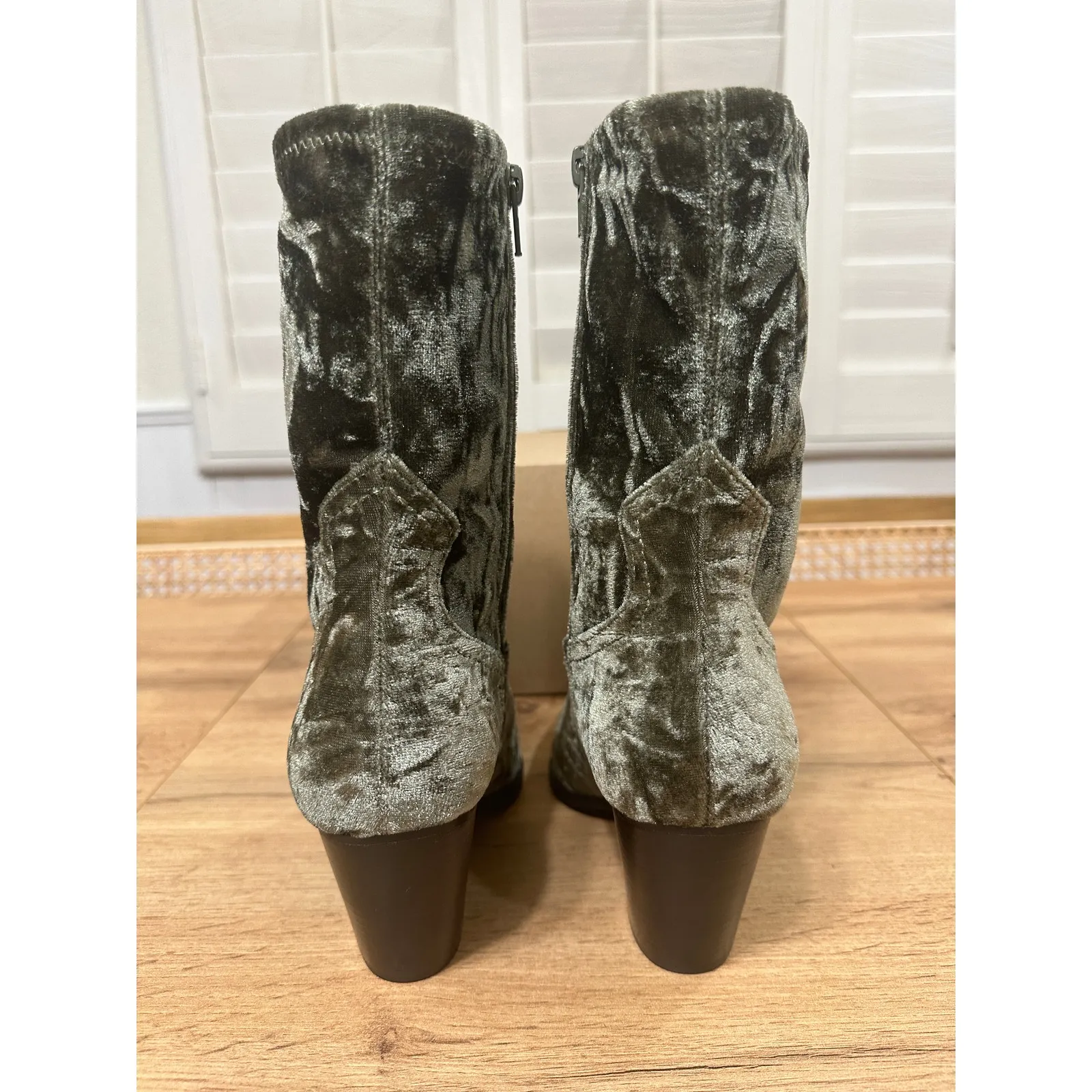 Gianni Bini GB Star-Crossed 3 Velvet Western Boots Green Velvet Sz 8.5 NWOB Chic - Image 8