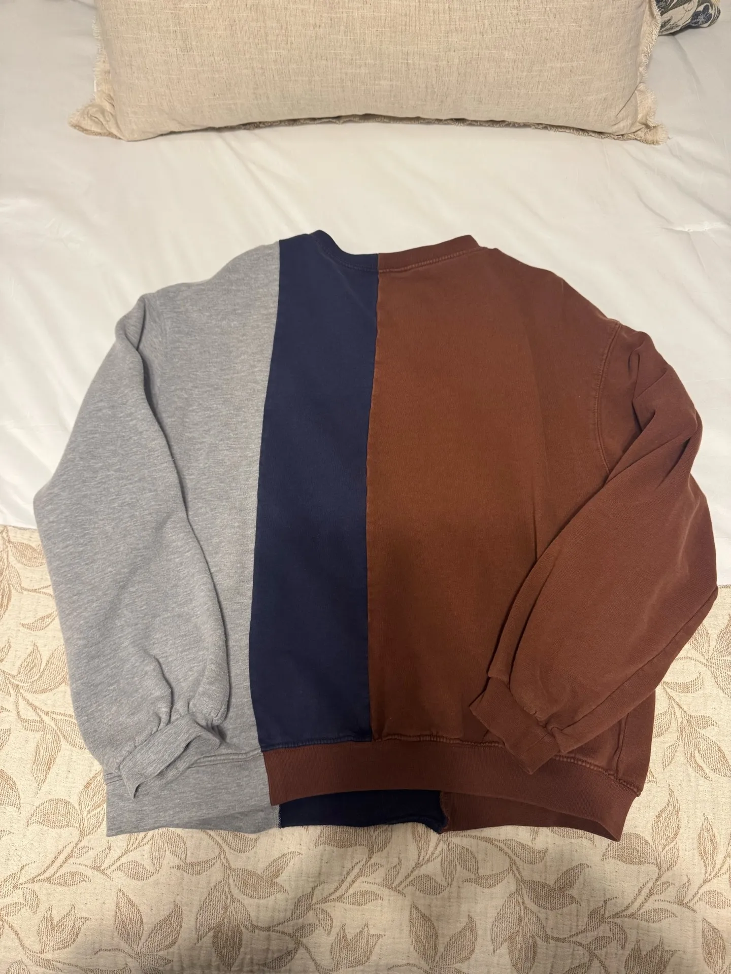 Urban Outfitters Sweatshirt - Image 3