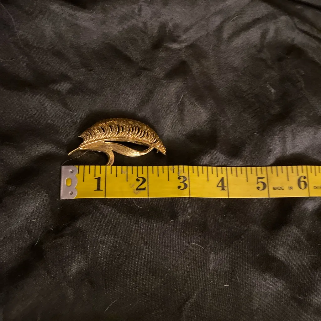 Gold Horse and Feather Brooch Set - Image 3