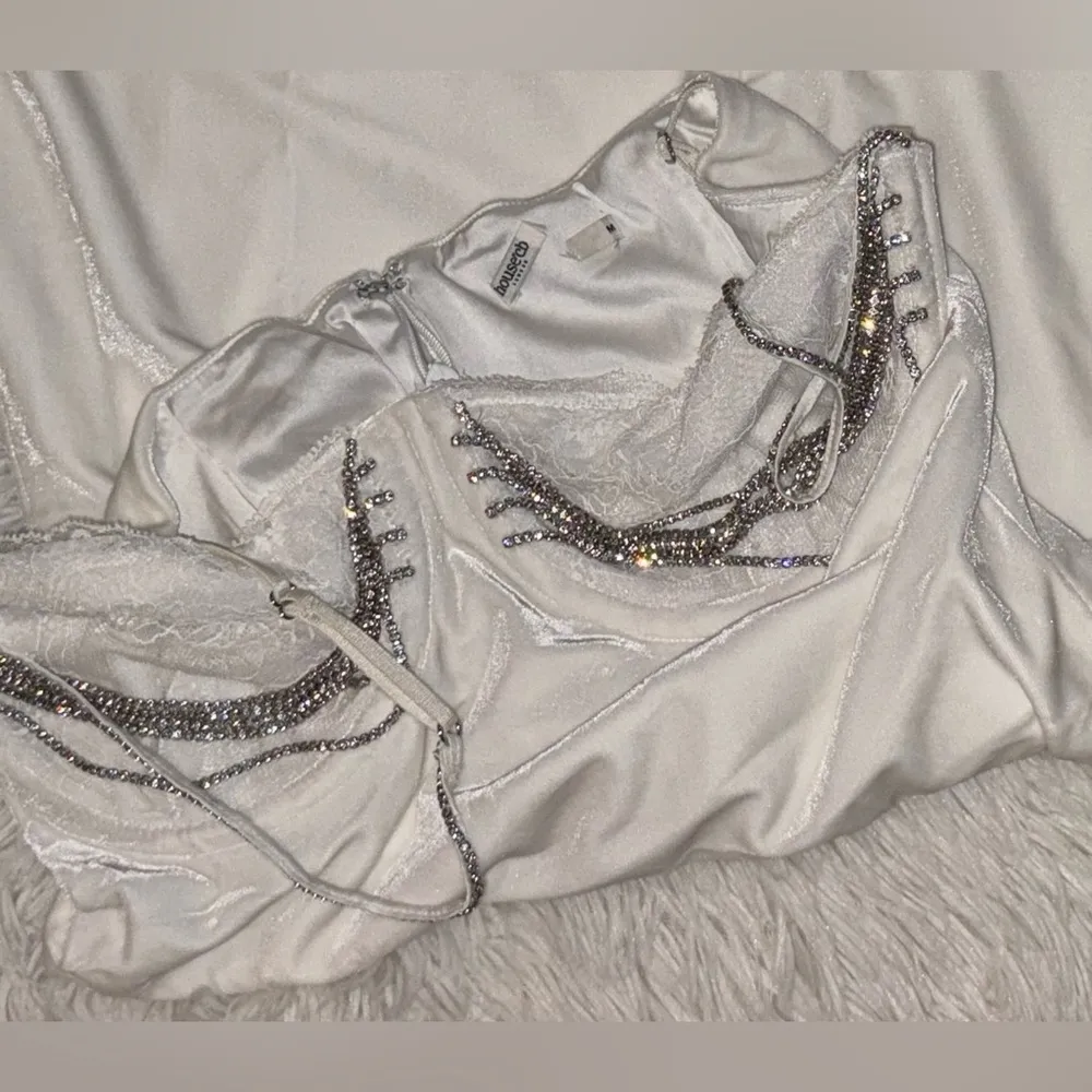 NWOT House of CB Grace Crystal embellished velvet white mini dress sz M - Image 9