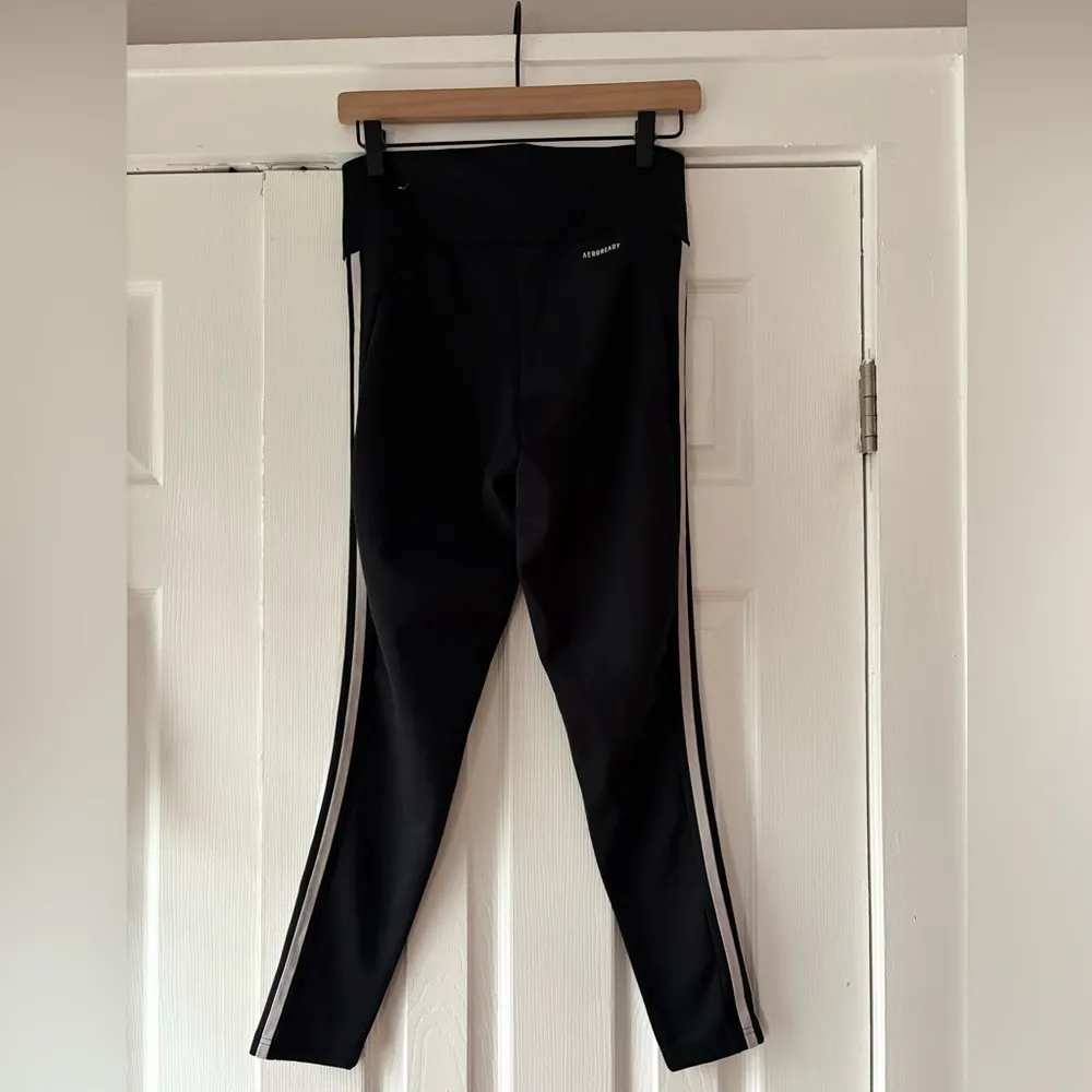 Adidas‎ Cropped Black Leggings Size Medium EUC - Image 2