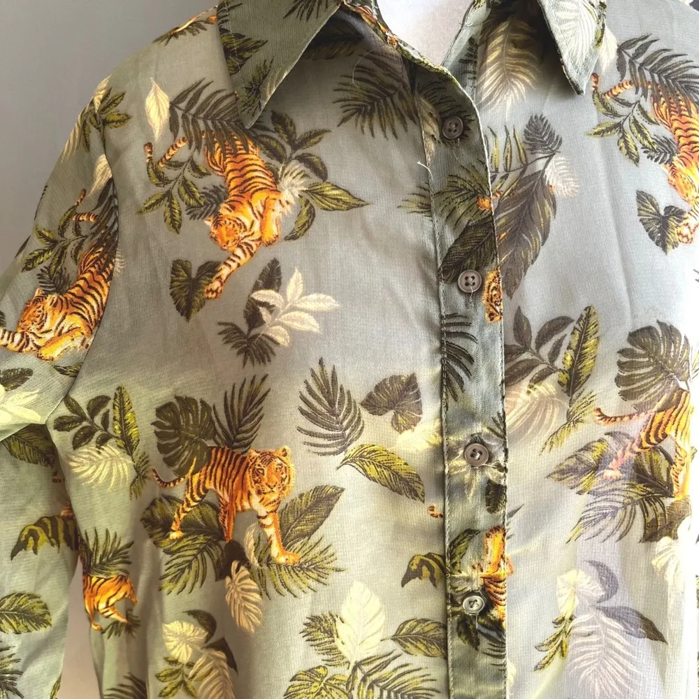 Green Tropical Print Top Medium Blouse Lightweight Floral ResortsWear Vacation - Image 4