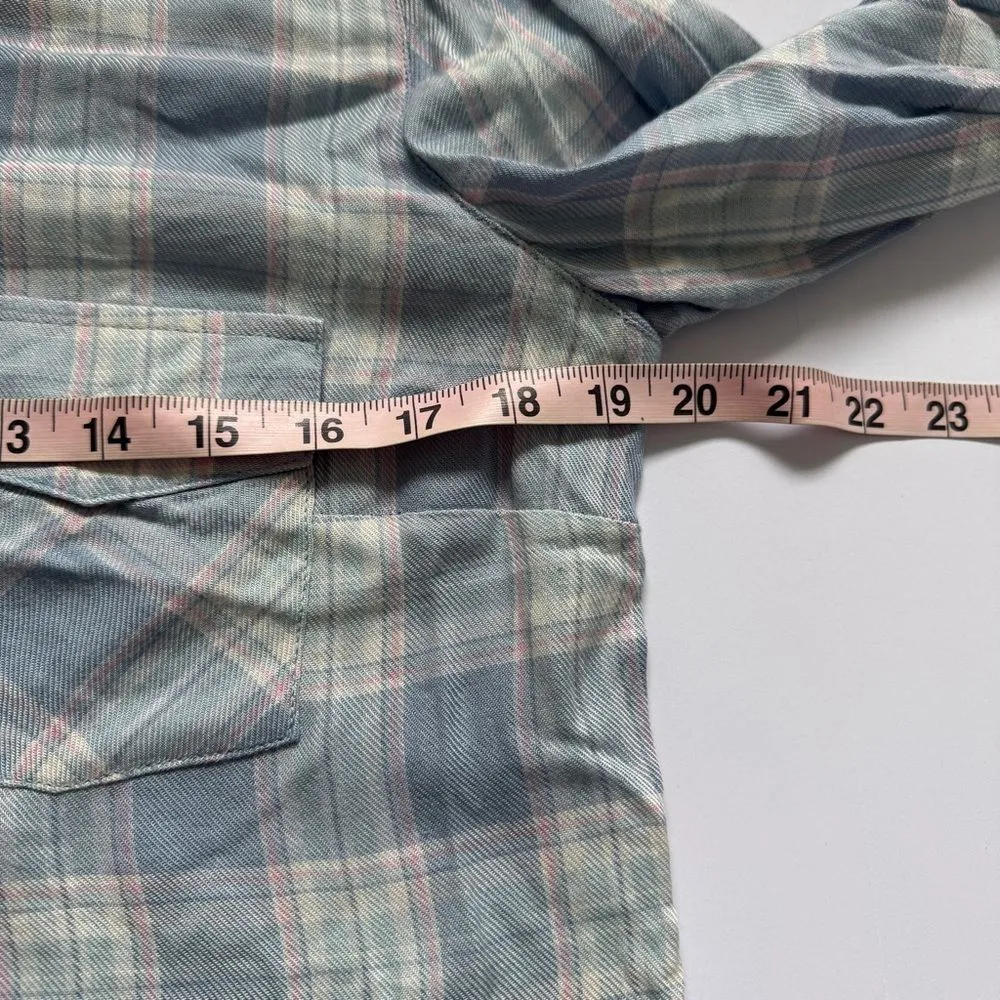 Kut from the Kloth Blue/Green Plaid Pearl Button Down Snap Size Medium NWT - Image 5