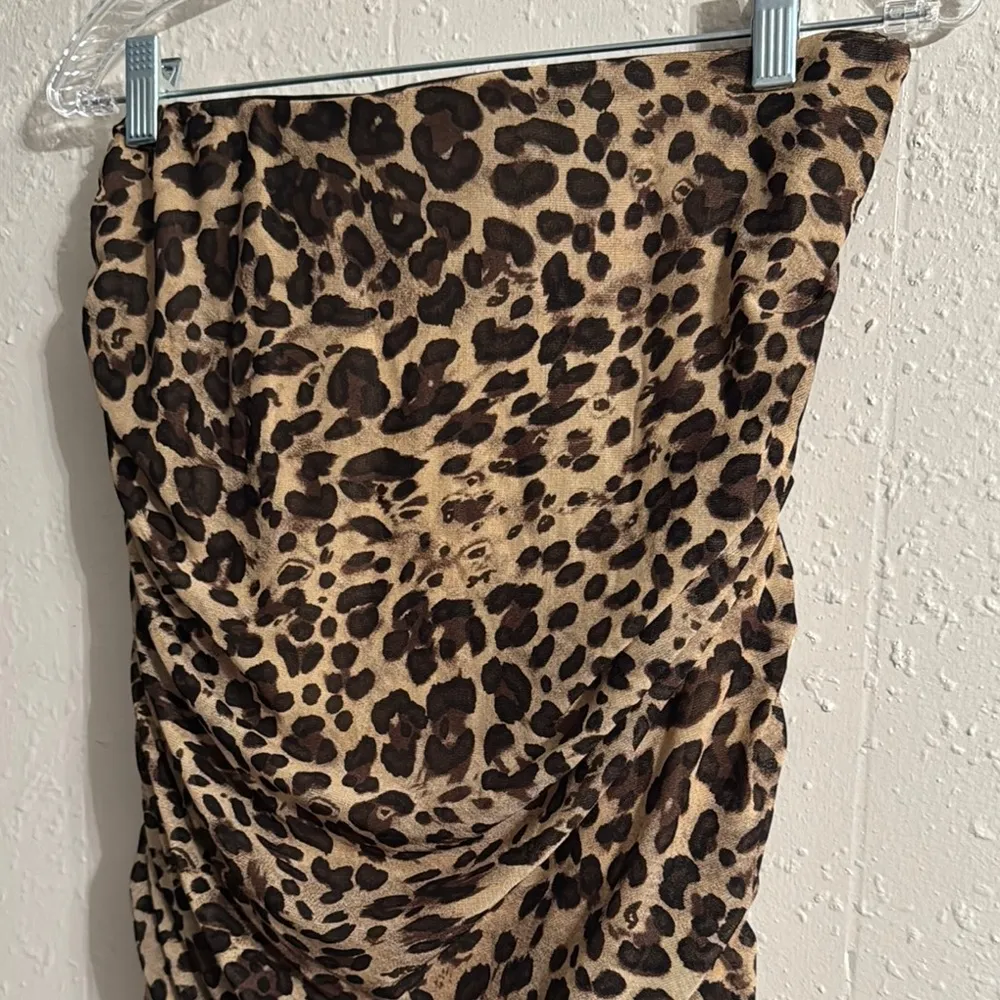 Zenobia Ruched Strapless Top - Image 2