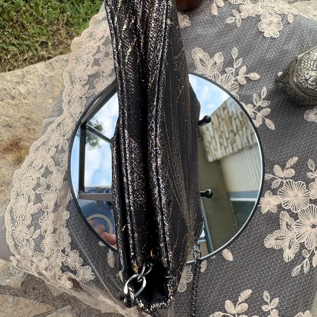 Elegant Black and Gold Clutch - Image 5