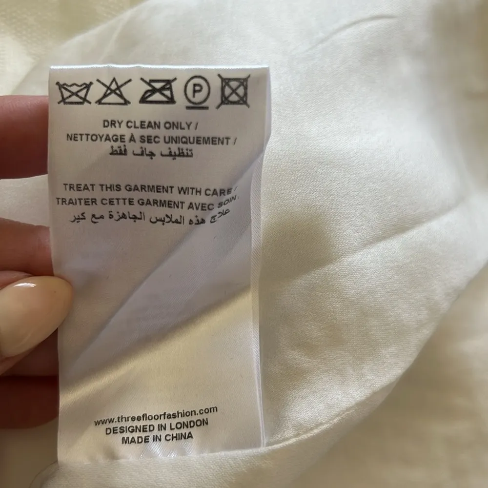 Three Floor White Lace Dress - Image 12