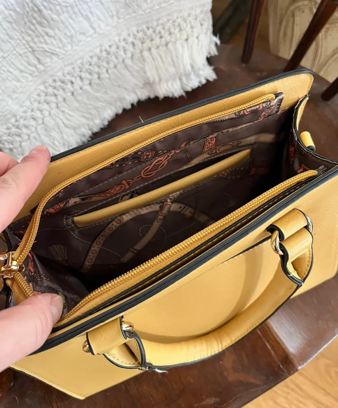 Mustard Handbag with Gold hardware - Image 5