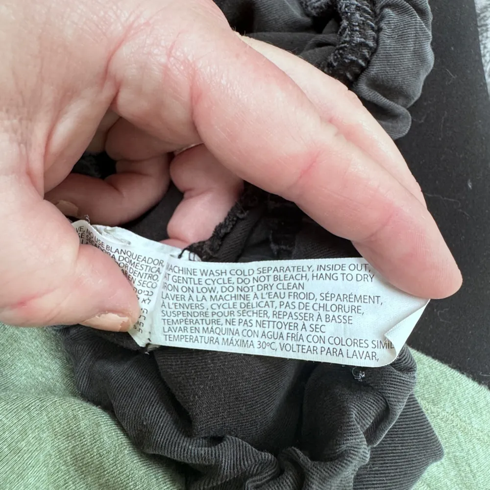 Black Tape Women's Black Elastic Drawstring Waist Pocket Frayed Shorts size XL - Image 4