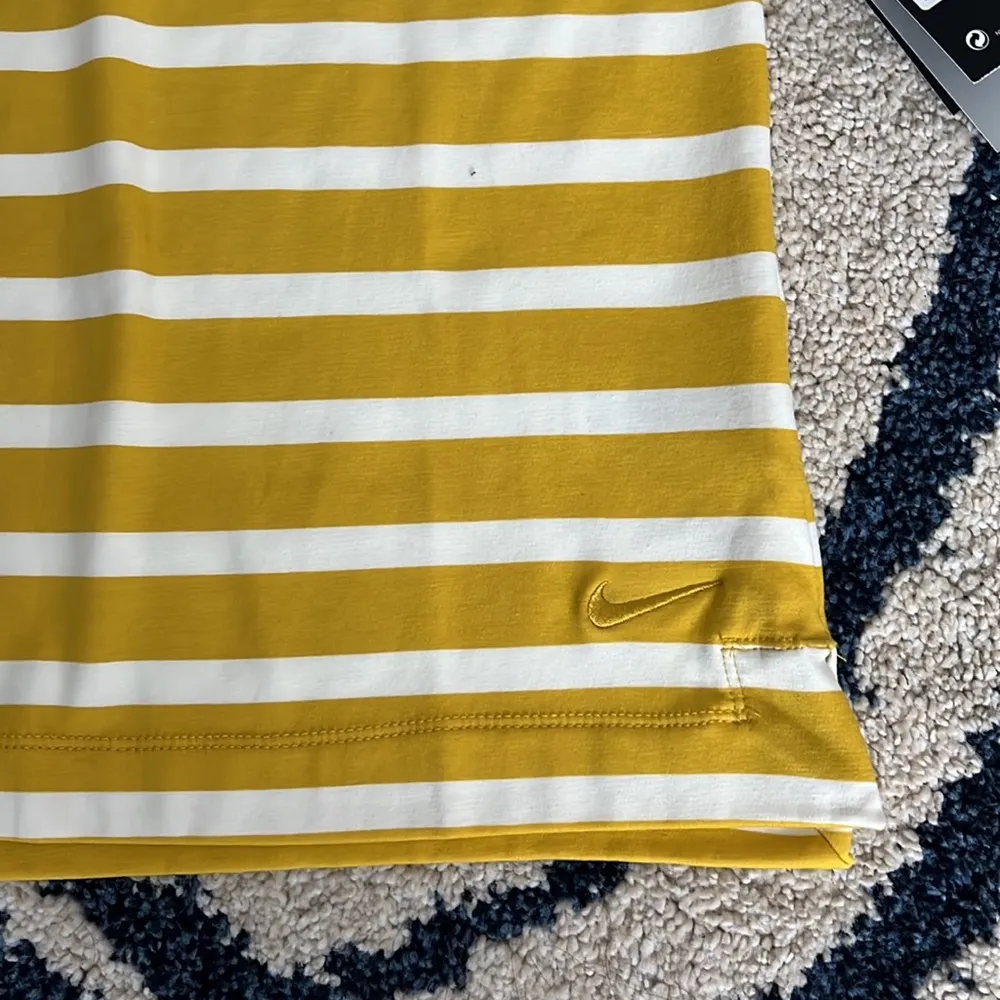 🆕Nike, size Small, Ultra Violet Protection - Image 6