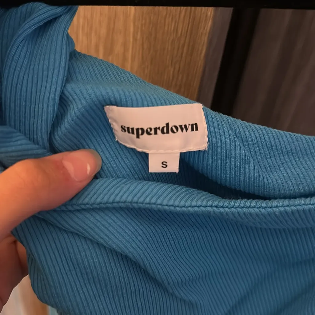 Superdown Karol Ribbed One-Shoulder Crop Top in Cobalt - Image 5