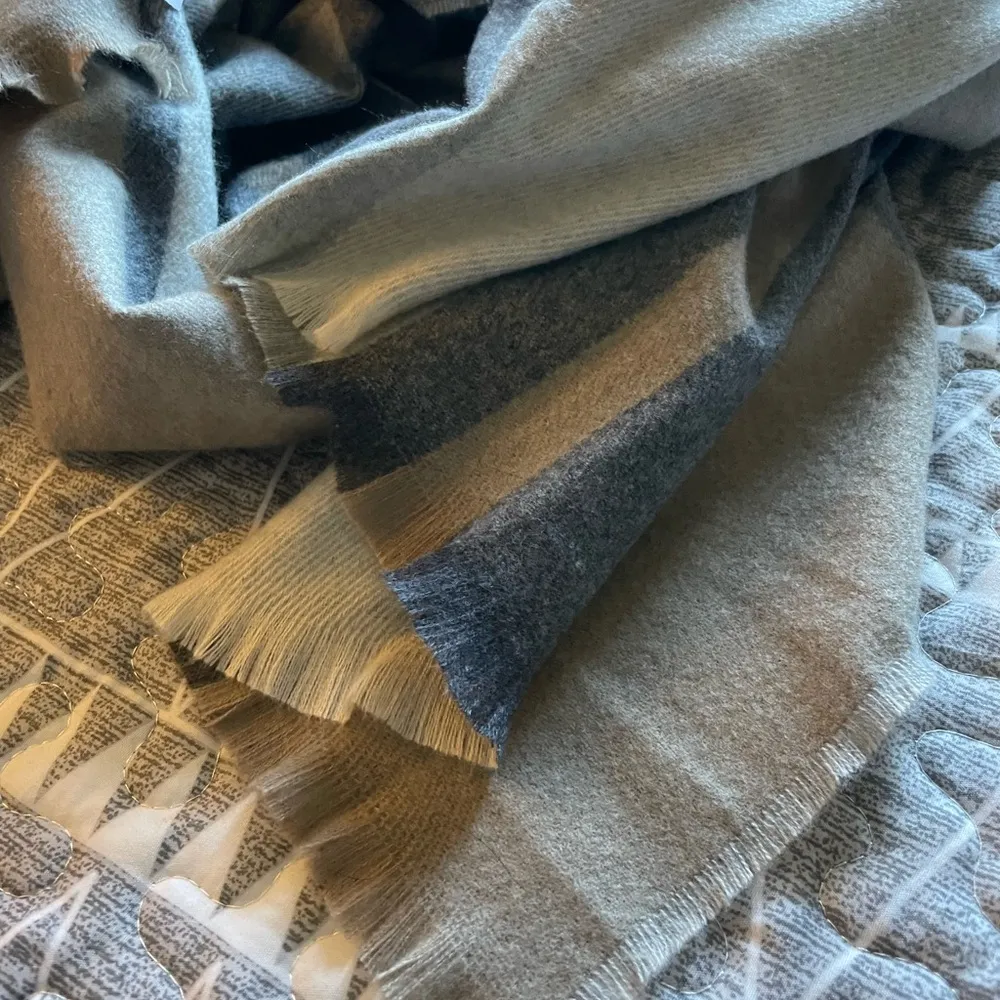 Banana Republic New  scarf - Image 5