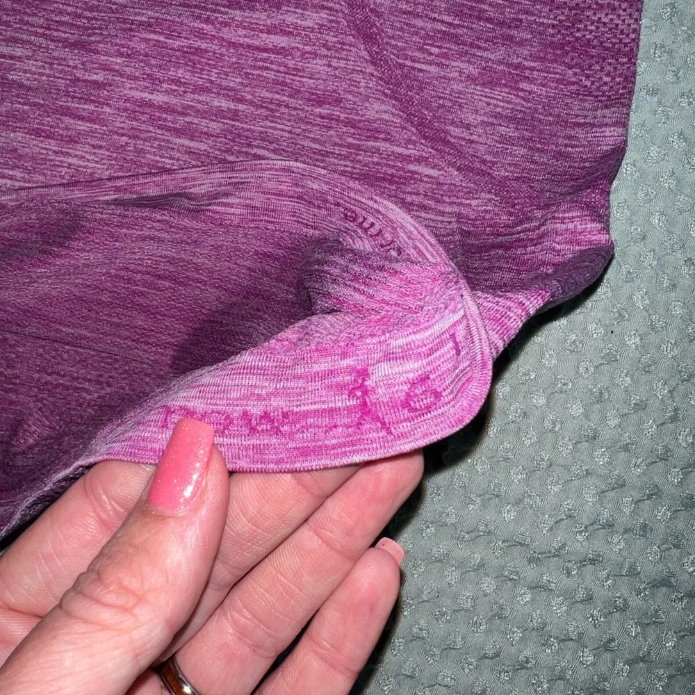 LULULEMON SWIFTLY Tee ULTRA VIOLET
Size 6 - Image 4