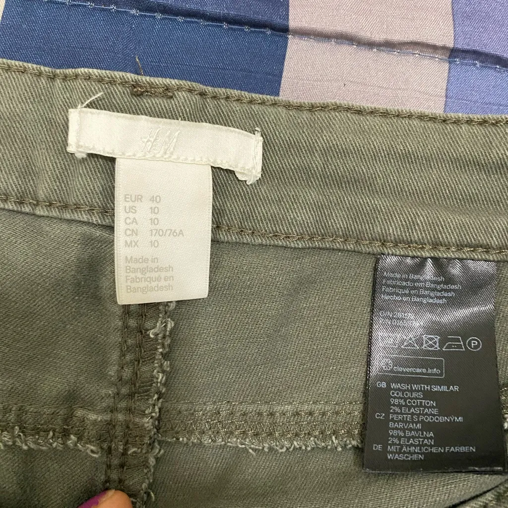 H&M Khaki Green Jean Shorts for Women - Image 5