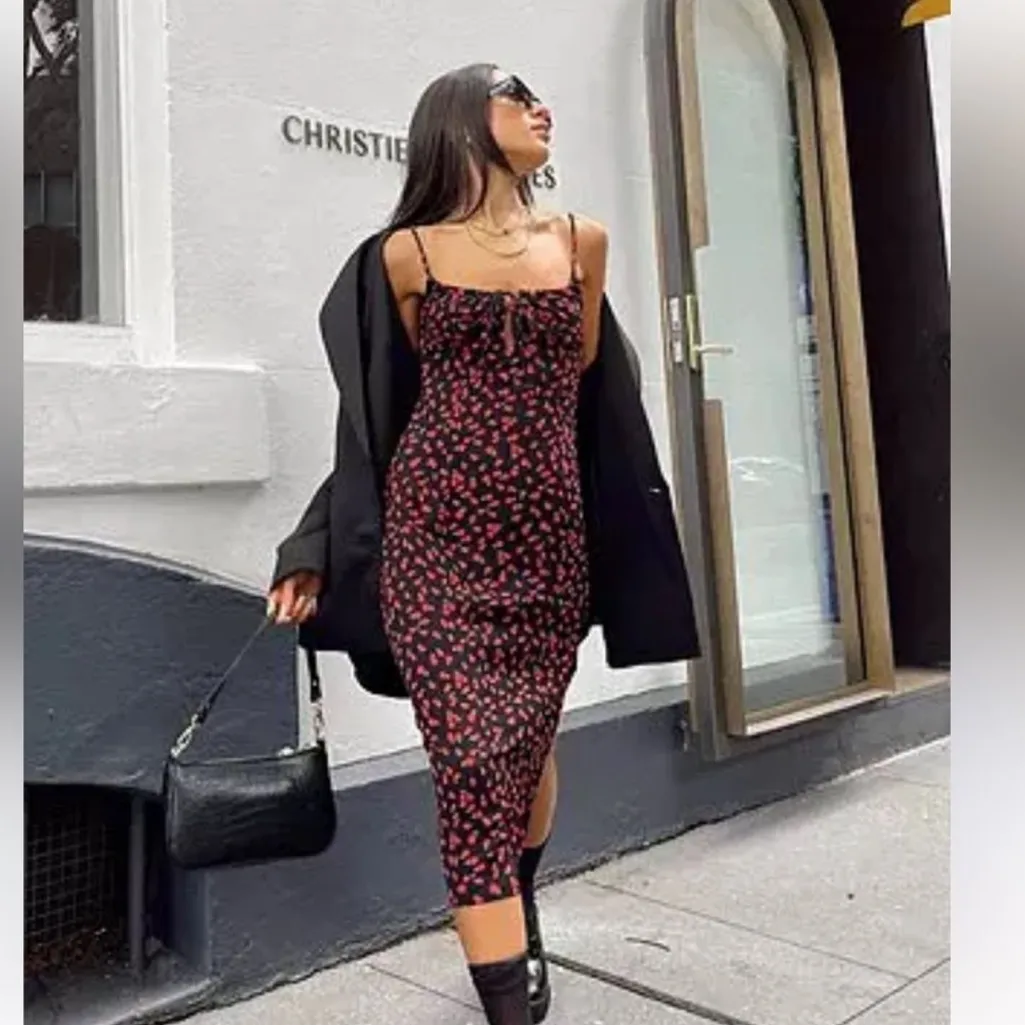 Princess Polly noda midi dress black red floral side slit spaghetti strap Size 6 - Image 6