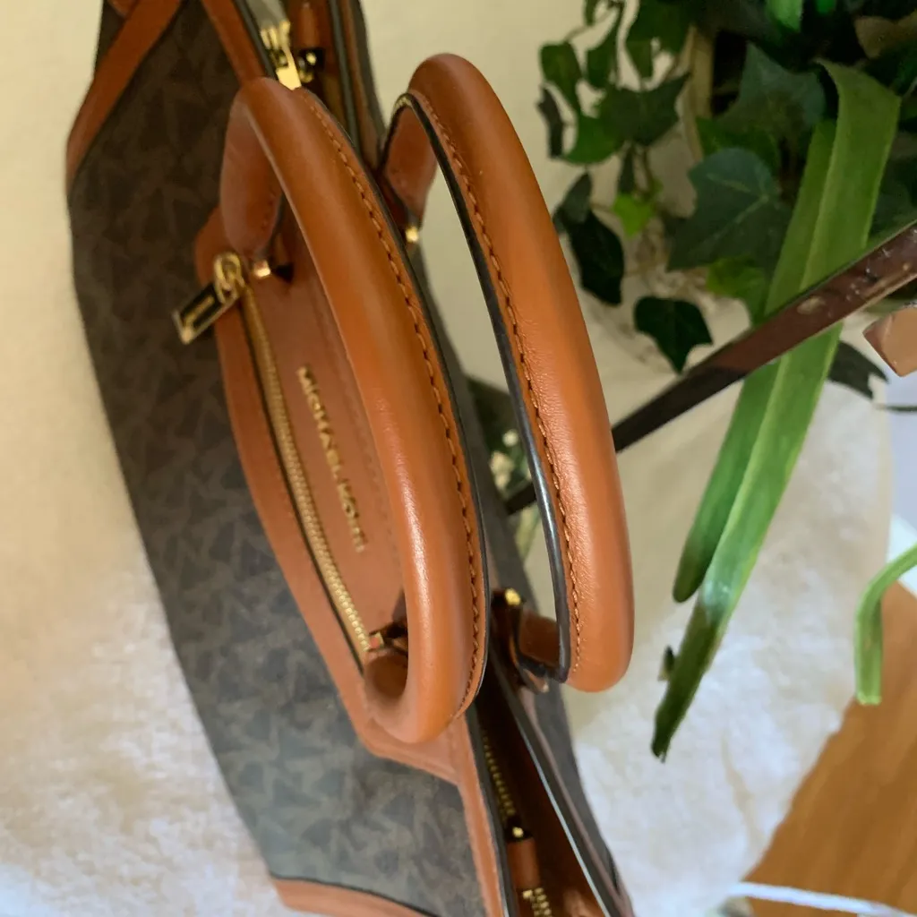 🌺TODAY ONLY🌺 Michael Kors Luggage  Selma Satchel with Shoulder/Crossbody Bag - Image 6