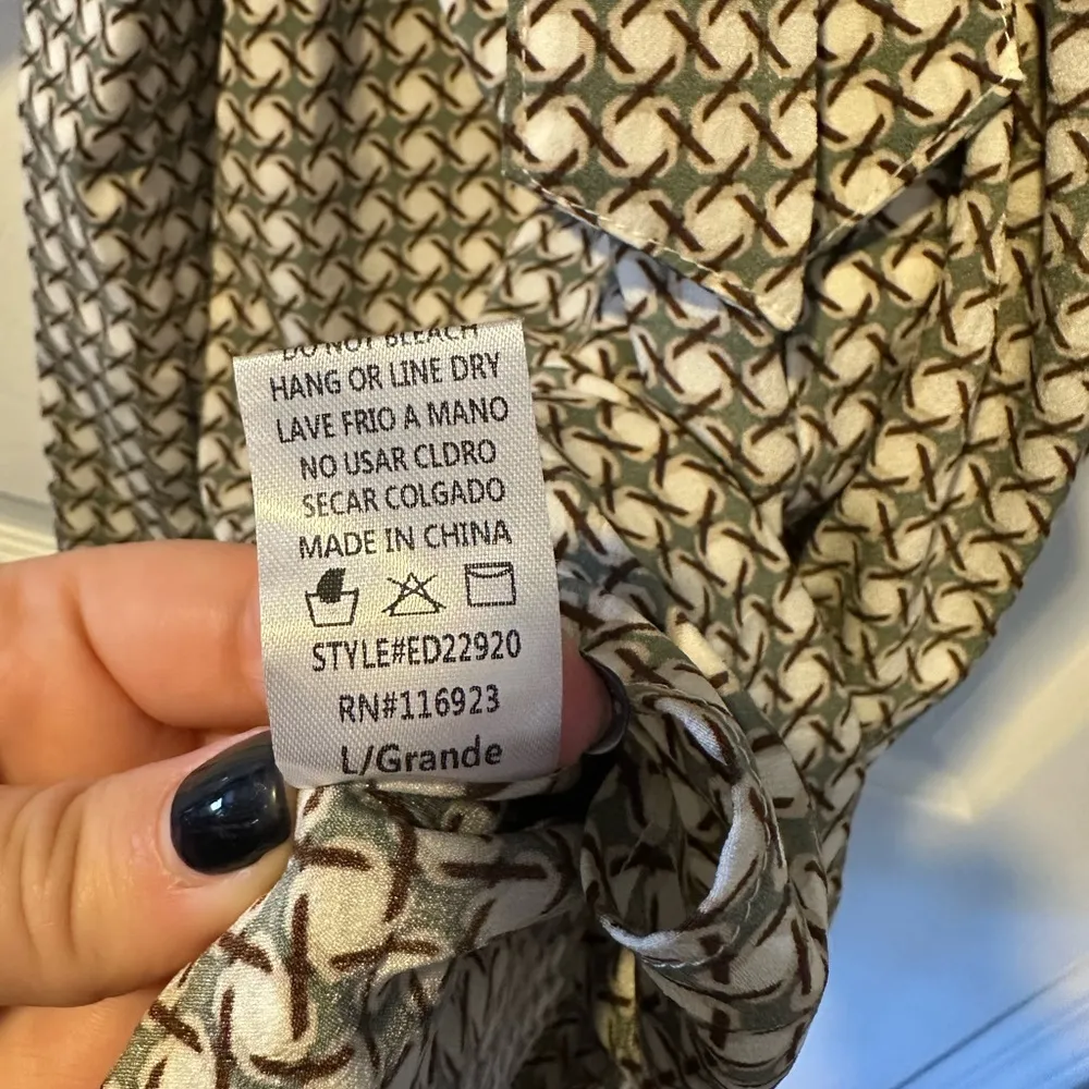 easel  Dusty Sage Collared Button Down Belted Dress Size L NWT - Image 5