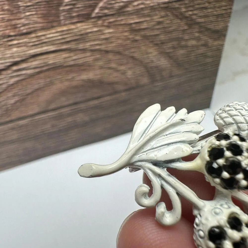Vintage Hollycraft Berries Berry Branch White Enamel Black Rhinestone Brooch Pin - Image 5