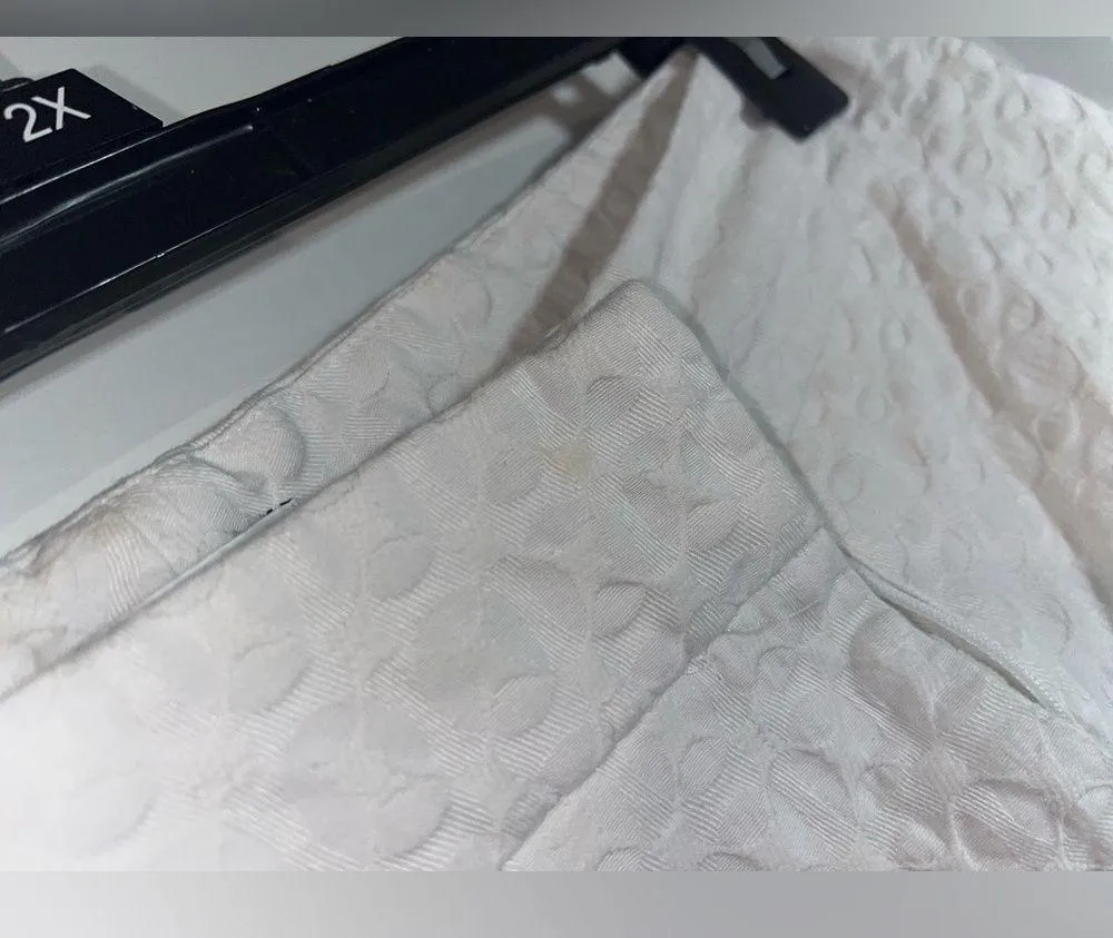 Crown & Ivy Scalloped White Summer Casual & Comfort Shorts Size 10 (Medium) - Image 8