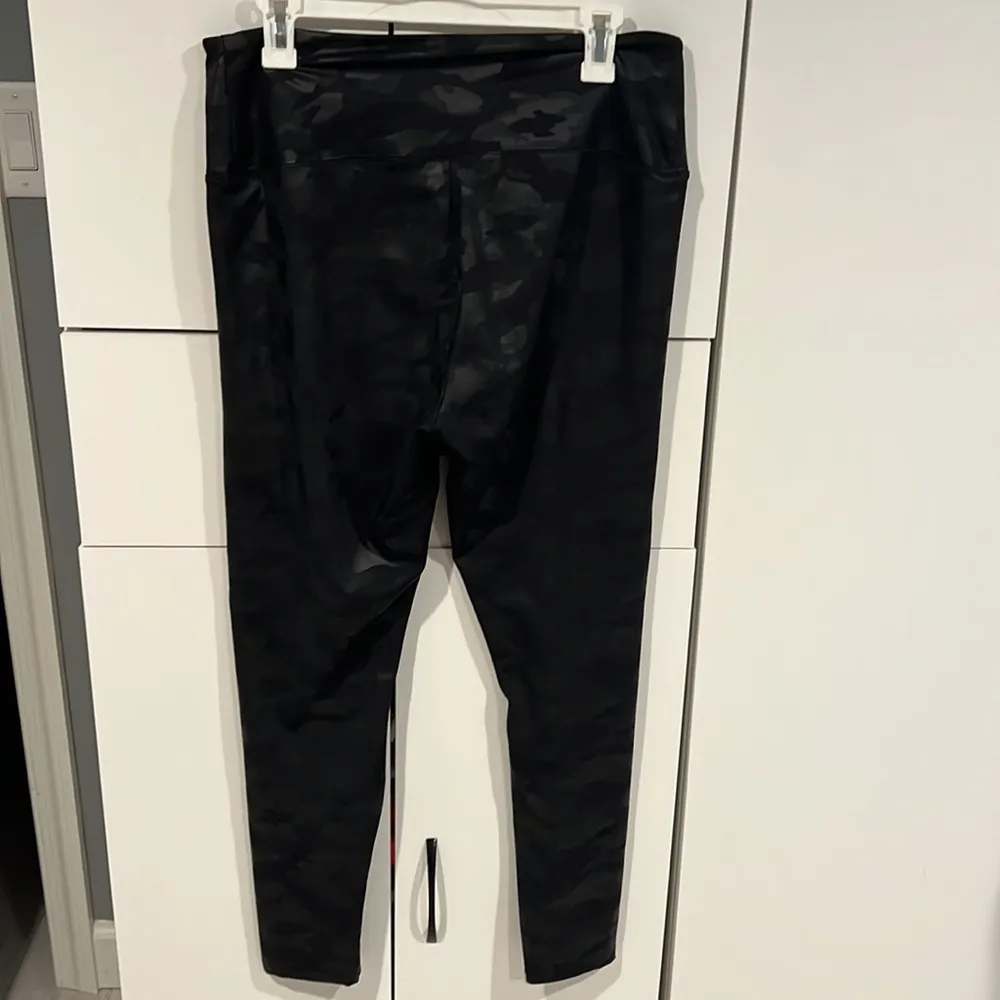 Simply Vera, Vera Wang Simply‎ Vera Vera wang leggings . Size L - Image 3