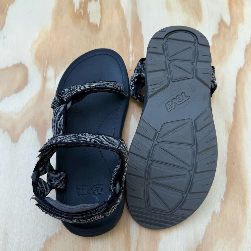 Teva Black and Gray Strappy Sandals Size 5 - Image 6