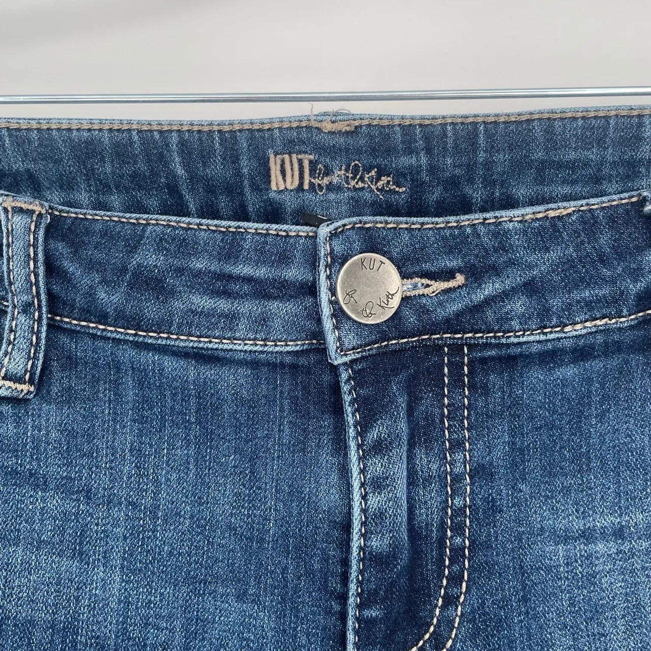 Kut From The Cloth Mid Rise Medium Wash Denim Blue Jeans‎ Distressed Size 16 - Image 3